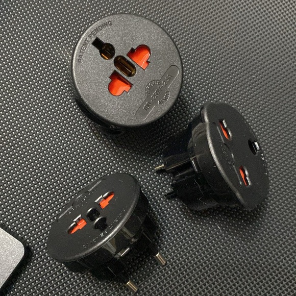 Insignia™ - 3-Port USB International Wall Charger - Black - Picture 9 of 12